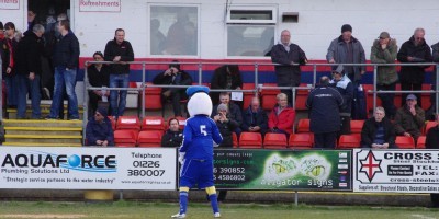 The groundhoppers were treated to Desmond the Duck's marvellous pre-match dance. Now a ritual at Shaw Lane