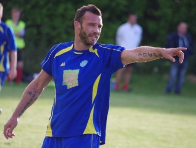 Pickering Town's new player/assistant manager Denny Ingram barks the orders